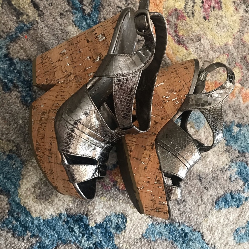BCBG Cork Wedge Platforms Heels Sz 7b